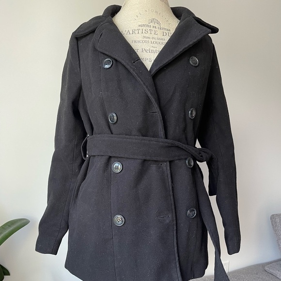 Women's black coat with button front and belt - Picture 4 of 9
